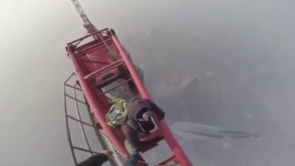 Dünyanın en yüksek ikinci binasına gizlice tırmanan Ruslar