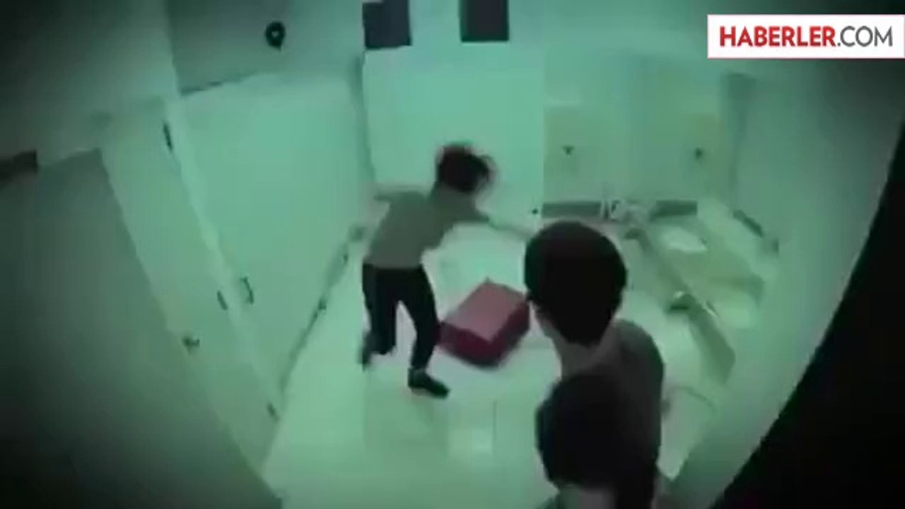 Tuvalette Korkunç Şaka