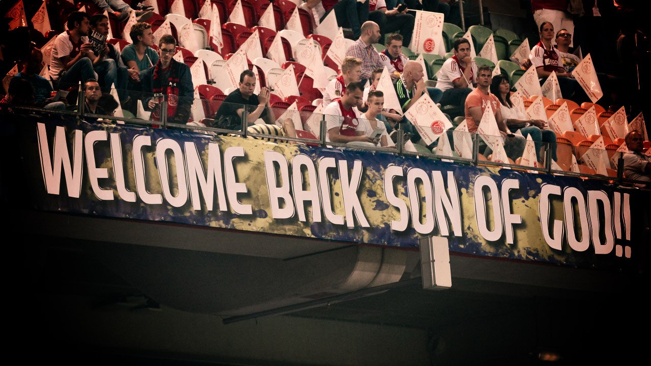 Ajax-PSG : Zlatan Ibrahimovic revient sur sa banderole " Son of God "