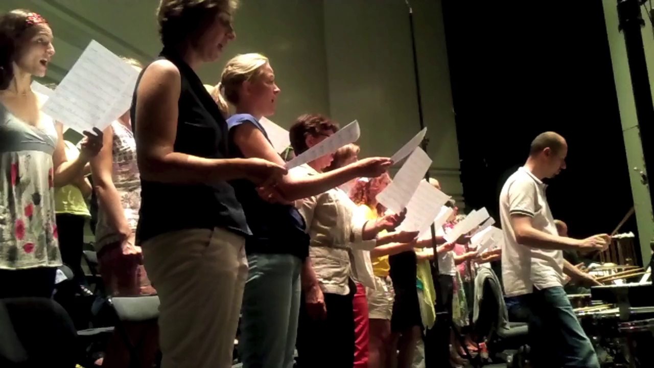 Hymne du FCNA par le choeur et l'ONPL