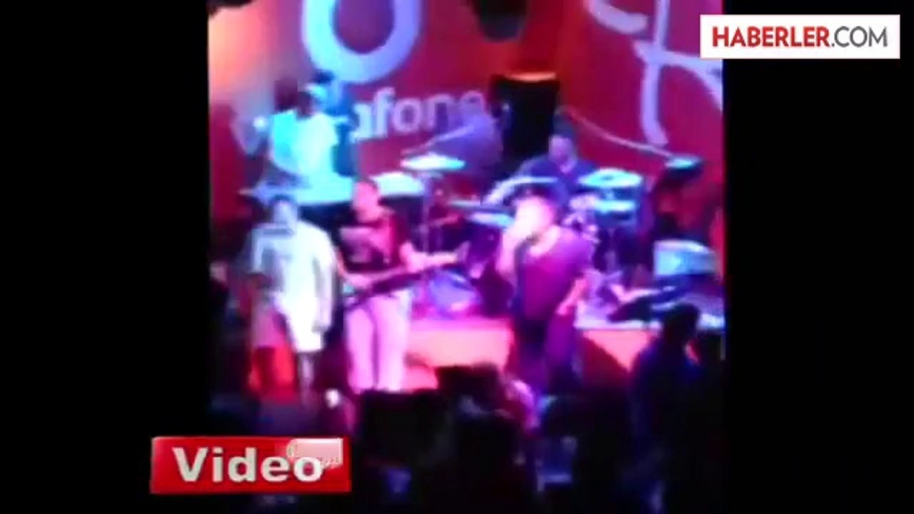 Cem Yılmaz Bateri Çaldı, Ozan Güven Şarkı Söyledi