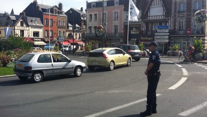 Un camion forain bloque le pont des Belges