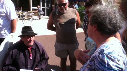 Médecine naturelle : vendeur de racines ambulant