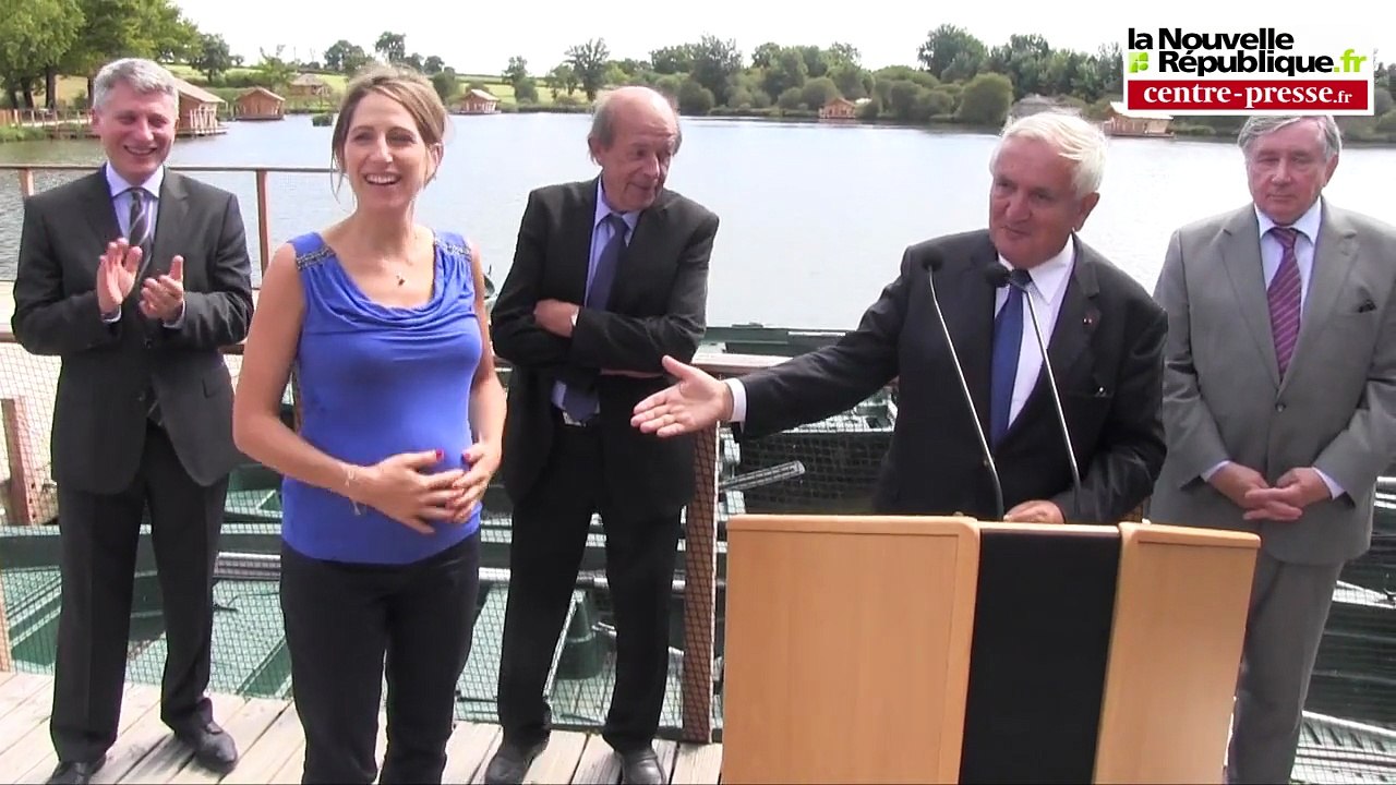 VIDEO. Pressac (86) : la navigatrice Maud Fontenoy inaugure le village flottant