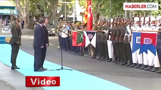 Davutoğlu, Makedonya Başbakanı Resmi Törenle Karşıladı