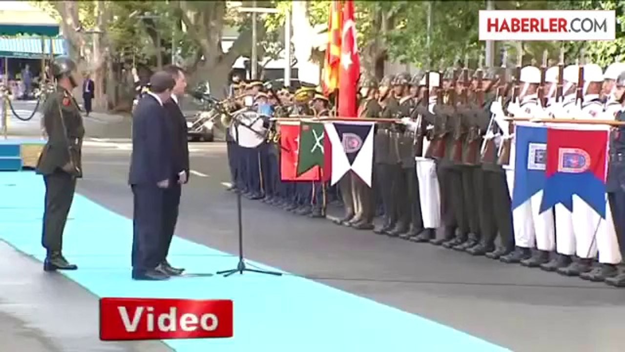 Davutoğlu, Makedonya Başbakanı Resmi Törenle Karşıladı