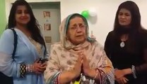 عمران خان کے لیے بھوڑی عورت نے دعاؤں کے انبار لگا دیے‘ ’’ویڈیو دیکھیں‘‘ کپتان پر جان نچھاور کرنے کیلئے بھی تیار