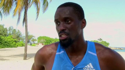 Campeón mundial salta en playas de Cuba