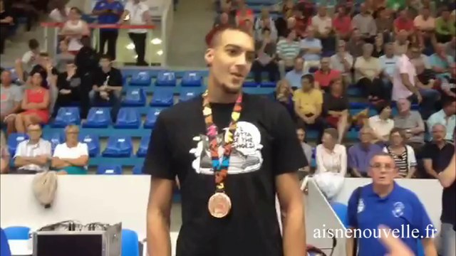 Rudy Gobert en visite surprise au match Saint-Quentin - Gravelines
