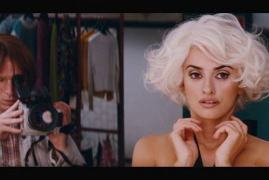 Les étreintes brisées VF - Ext 1