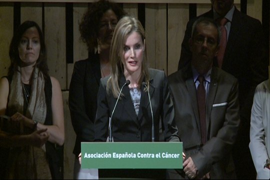 Doña Letizia destaca el “esfuerzo” de la AECC