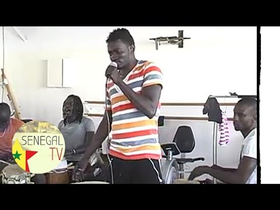 le danseur de youssou ndour se met a chanter (Danse Pape Moussa )