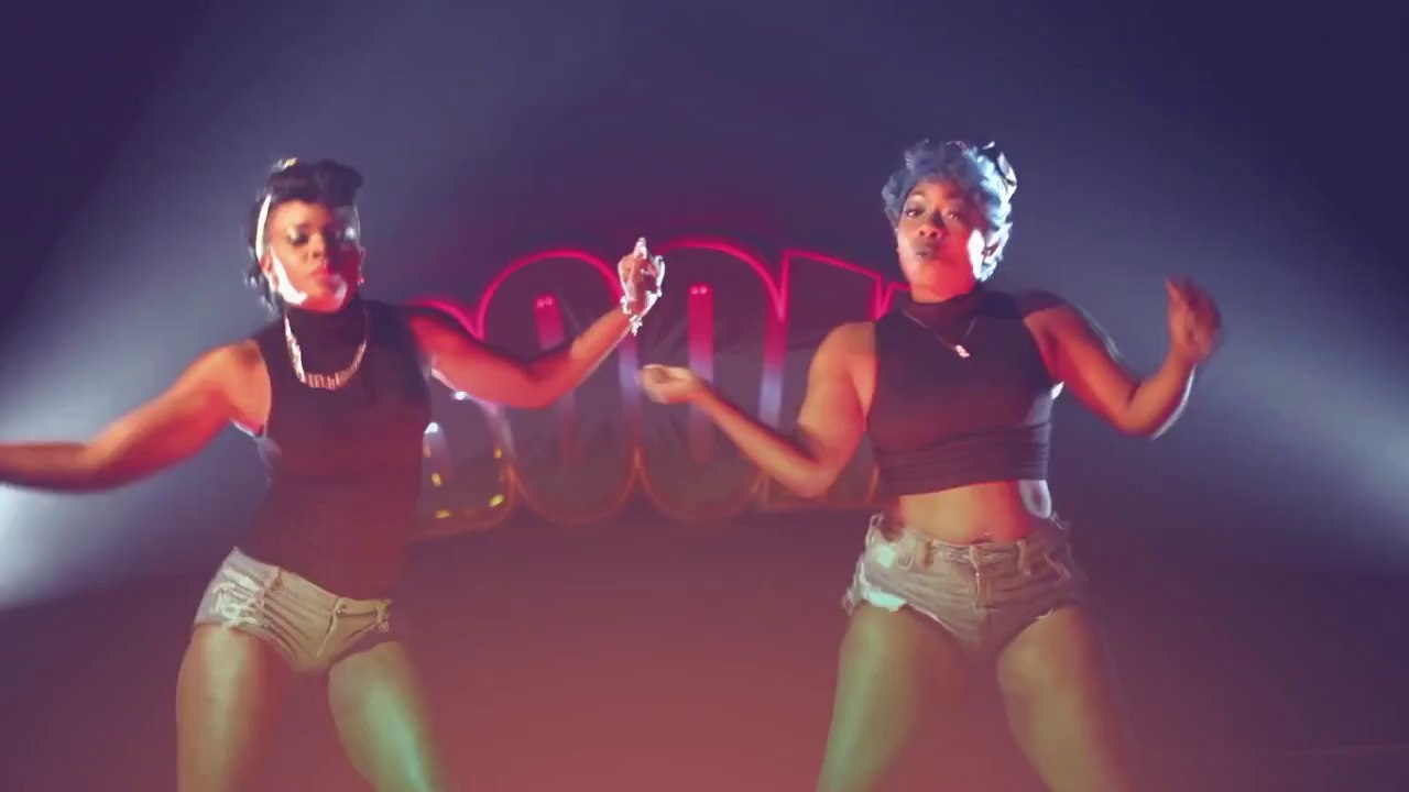 J Capri Boom And Bend Over