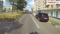 Rusya'da Yere Çöp Atanları Cezalandıran Motorcu Kız