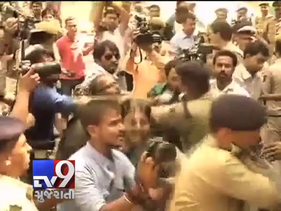 As Modi-Jinping meet, Tibetan protestors raise anti-China slogans outside Hyderabad House - Tv9