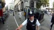 Un policier Londonien arrête un cycliste...sur une piste cyclable. Boulette!