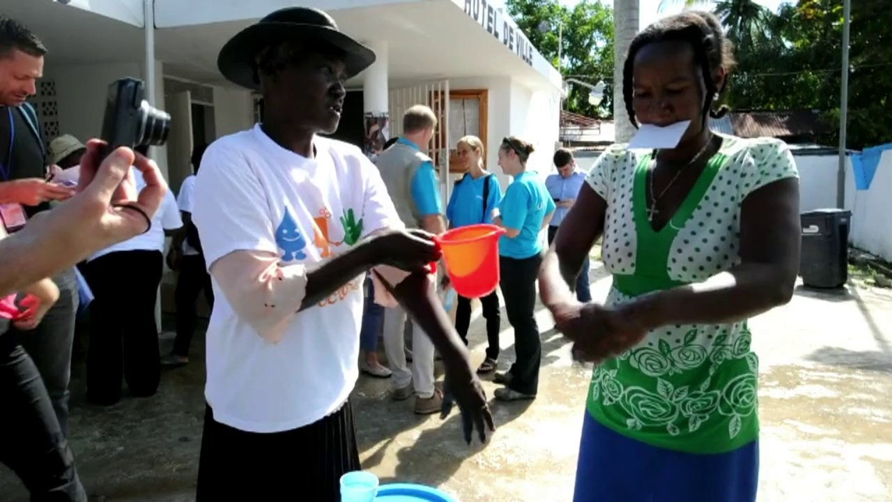 Residents vaccinated as Haiti fights cholera epidemic