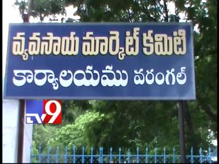 Farmers protest reduction in sale price of cotton in Warangal