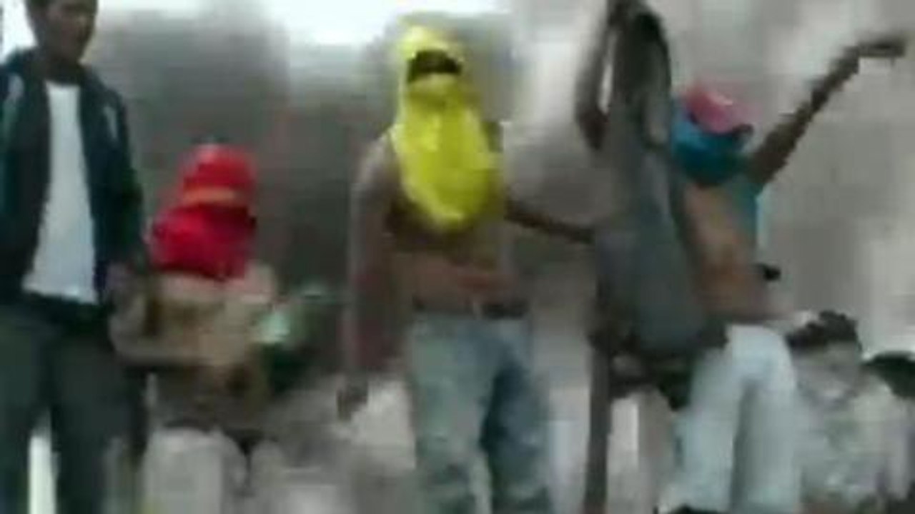 Weapons seized from Bolivia jail after riots