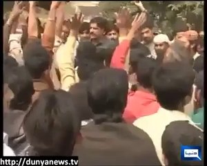 Download Video: Another Gullu Butt of PMLN(Munawar Manj) beaten and thrown in Canal by Public