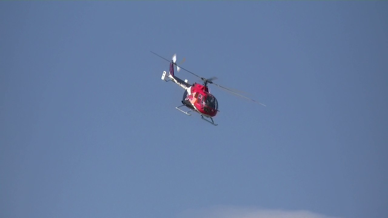 AIR14 BO-105 RED BULL