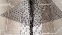 Sud'Azur Rénovation. salle de bain .Pierre de Travertin sur Carry-le-Rouet