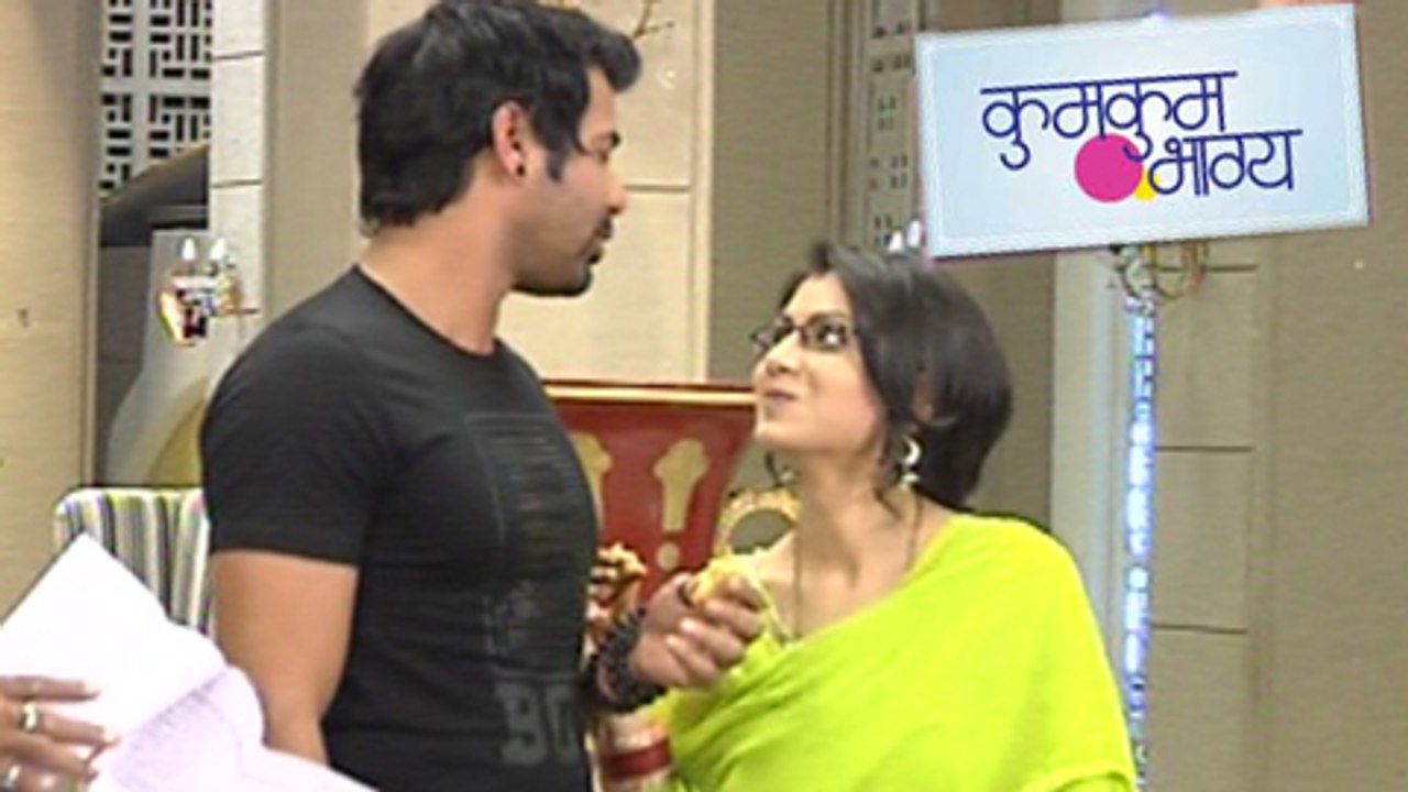 OMG Pragya is Pregnant? | Pragya To Spend Quality Time With Abhi - Kumkum Bhagya | Zee Tv Show