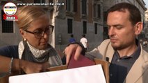La buona scuola di Renzi è un 'pacco' per gli italiani - MoVimento 5 Stelle