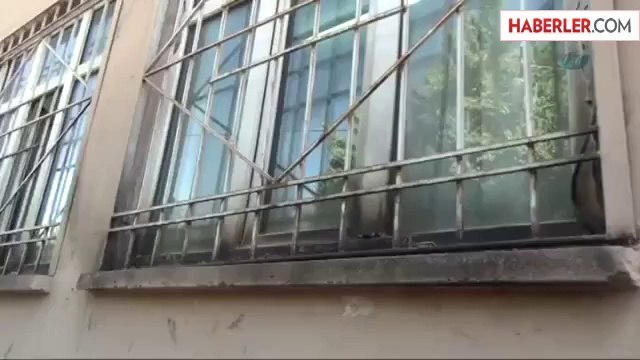 Bayrak İndirildi, Öğretmen Odası Benzin Dökülerek Yakıldı