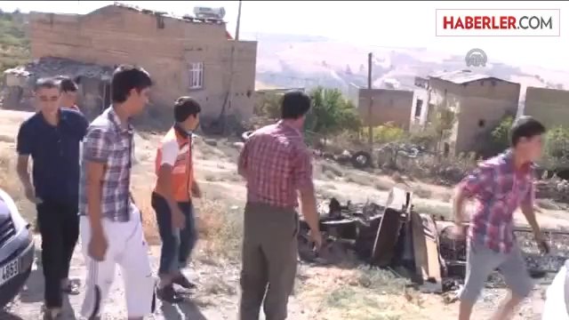 Terör örgütü mensupları 2 köy okulunu benzin dökerek ateşe verdi -