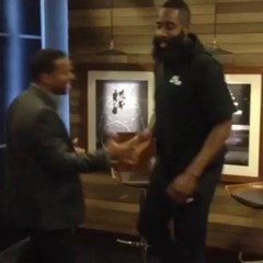 James Harden apprend la 'Carlton Dance"... avec Carlton