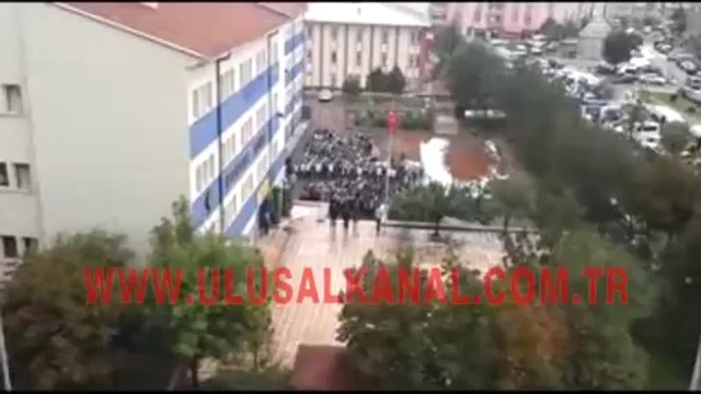 Yeni Türkiye haremlik-selamlık İstiklal Marşı töreni