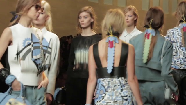 Interview post-show avec Karl Lagerfeld chez Fendi