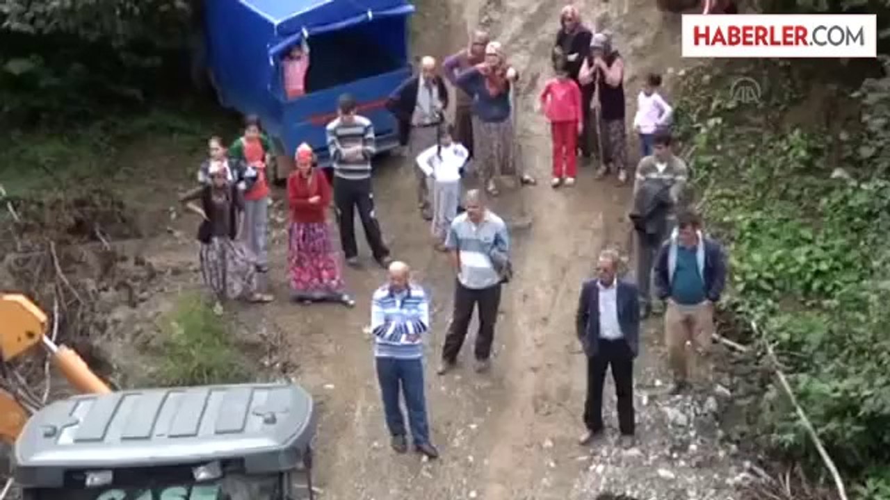 Köylülerden "yol" eylemi -