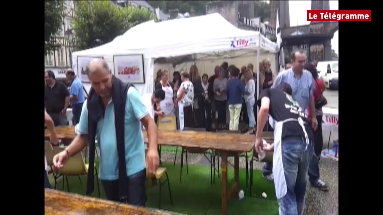 Tilly-Sabco. Un pique-nique en cours en centre-ville de Morlaix