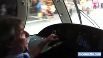 Avec le chauffeur du tramway de Nice