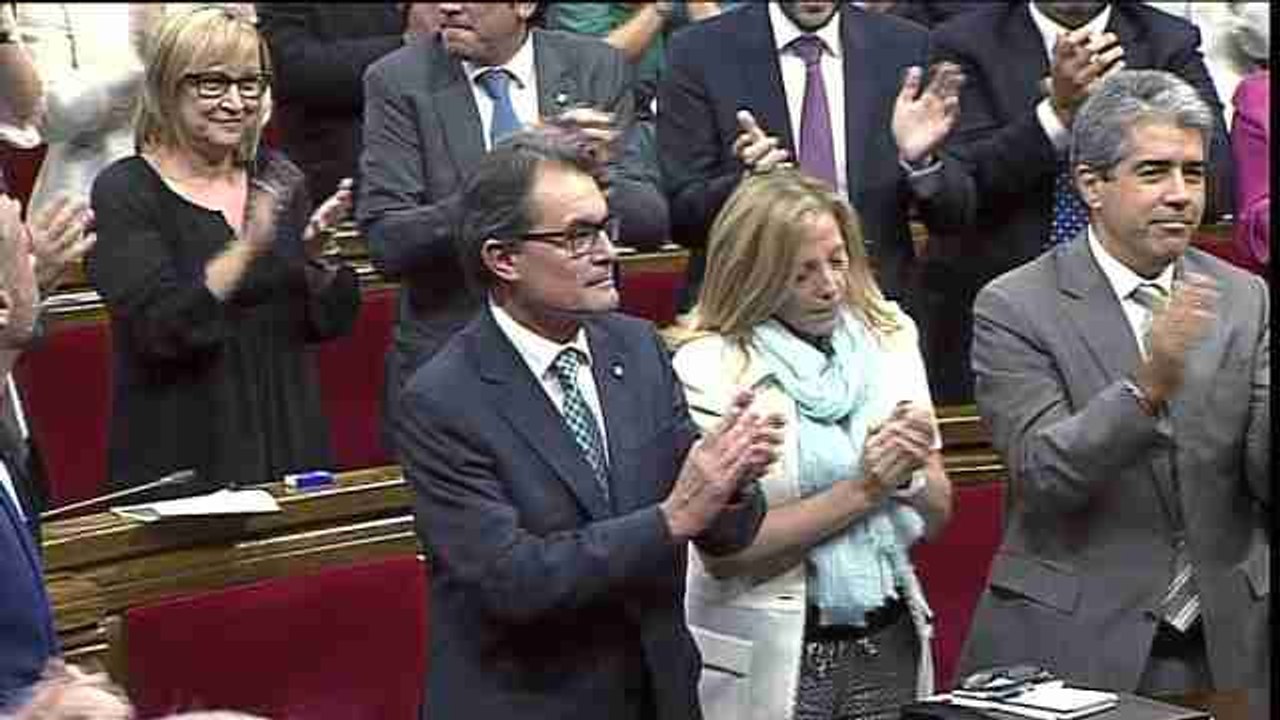 El Parlament aprueba la ley para que Mas convoque la consulta