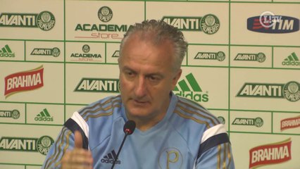 Dorival confirma punição a Valdivia e exige disciplina