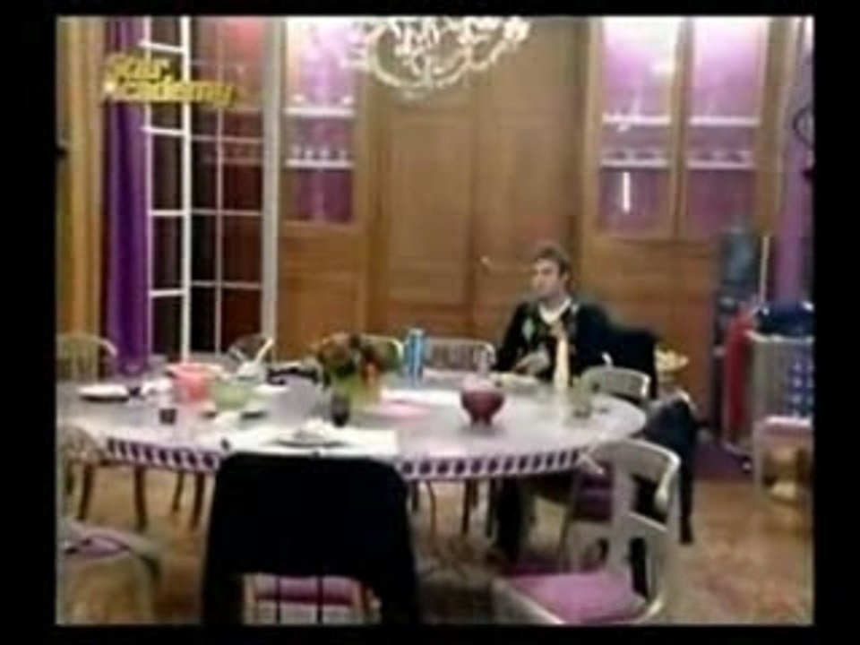 Délire entre élèves à la cuisine