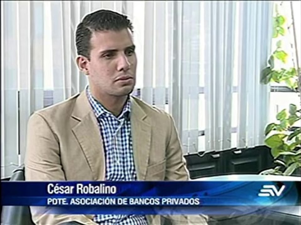 Bancos reciben advertencia por negar créditos a políticos y funcionarios públicos