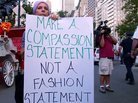 Активисты PETA протестуют в Индии