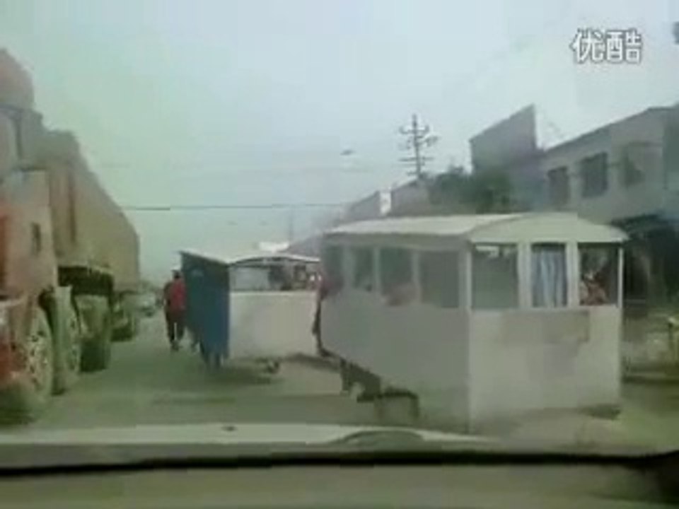 İnsan Gücüyle Otobüs ...