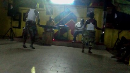 Dansers bij Kilometre 9 Douala Deel 3