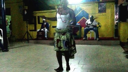 Dansers bij Kilometre 9 Douala, Kameroen, Deel 8
