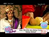 Jodha Akbar 20th September 2014 Kiku cuts vegetables for the 'Dus Ka Challenge' www.apnicommunity.com