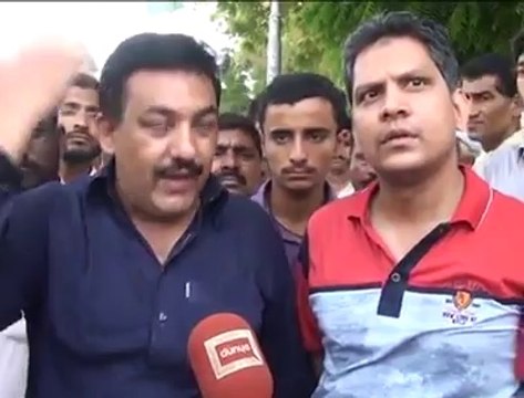 People chanting go nawaz go due to Pak Railways Train has changed three Engines from Karachi till Toba Tak Singh