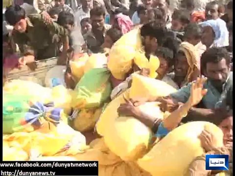 Dunya News - Flood affectees storm trucks containing relief goods in presence of Abid Sher Ali