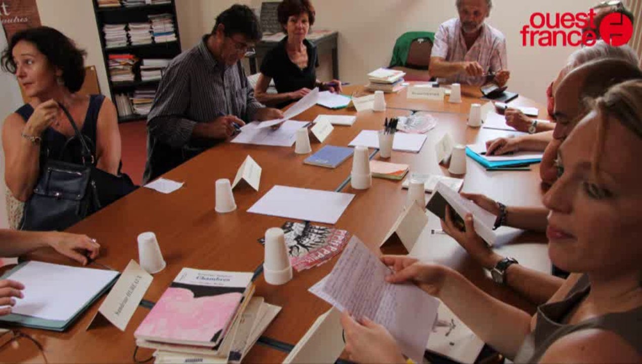 Prix Jean Follain : le poète Bernard Fournier, président, délibère avec le jury