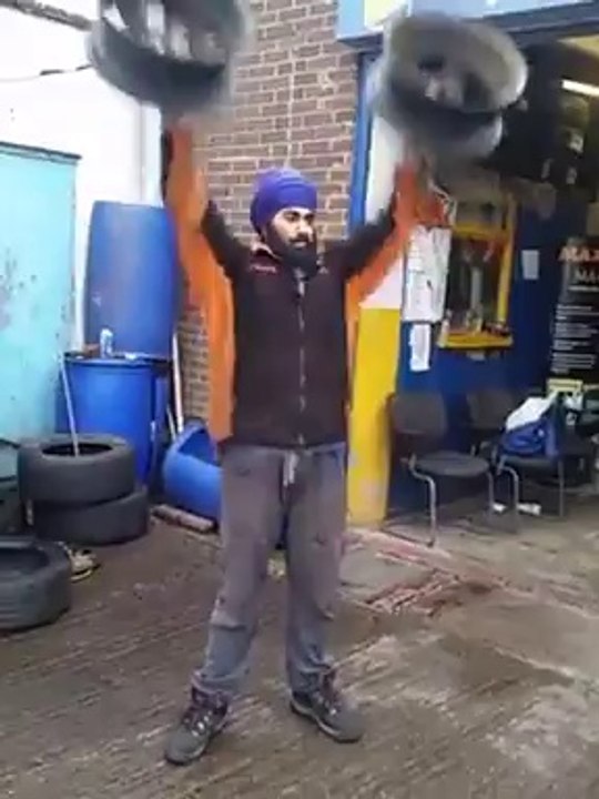 Khalsa lifts rims effortlessly