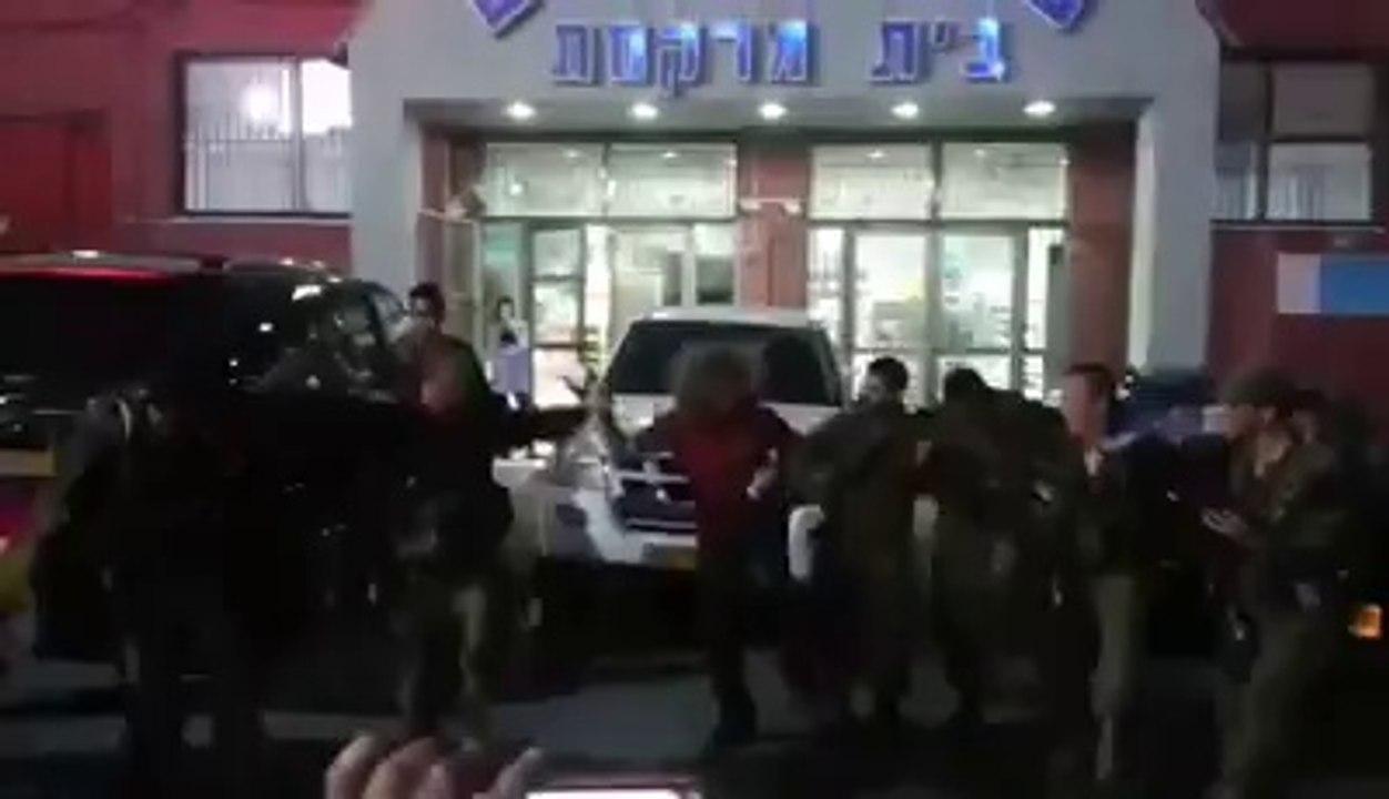 Soldados de las FDI drusos israelíes danzando y celebrando